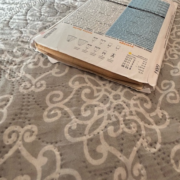 VTG Butterick 6884 Ladies Petticoat Hoop skirt camisole Pattern SZ 6-8-10 UNCUT - Picture 4 of 5